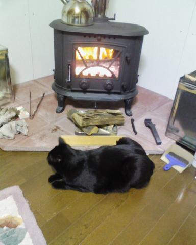 薪ストーブと銀べい