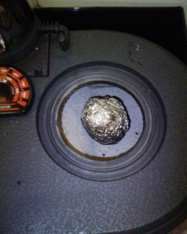 薪ストーブで焼き芋