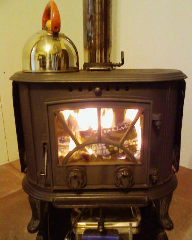 今シーズン初薪ストーブに点火